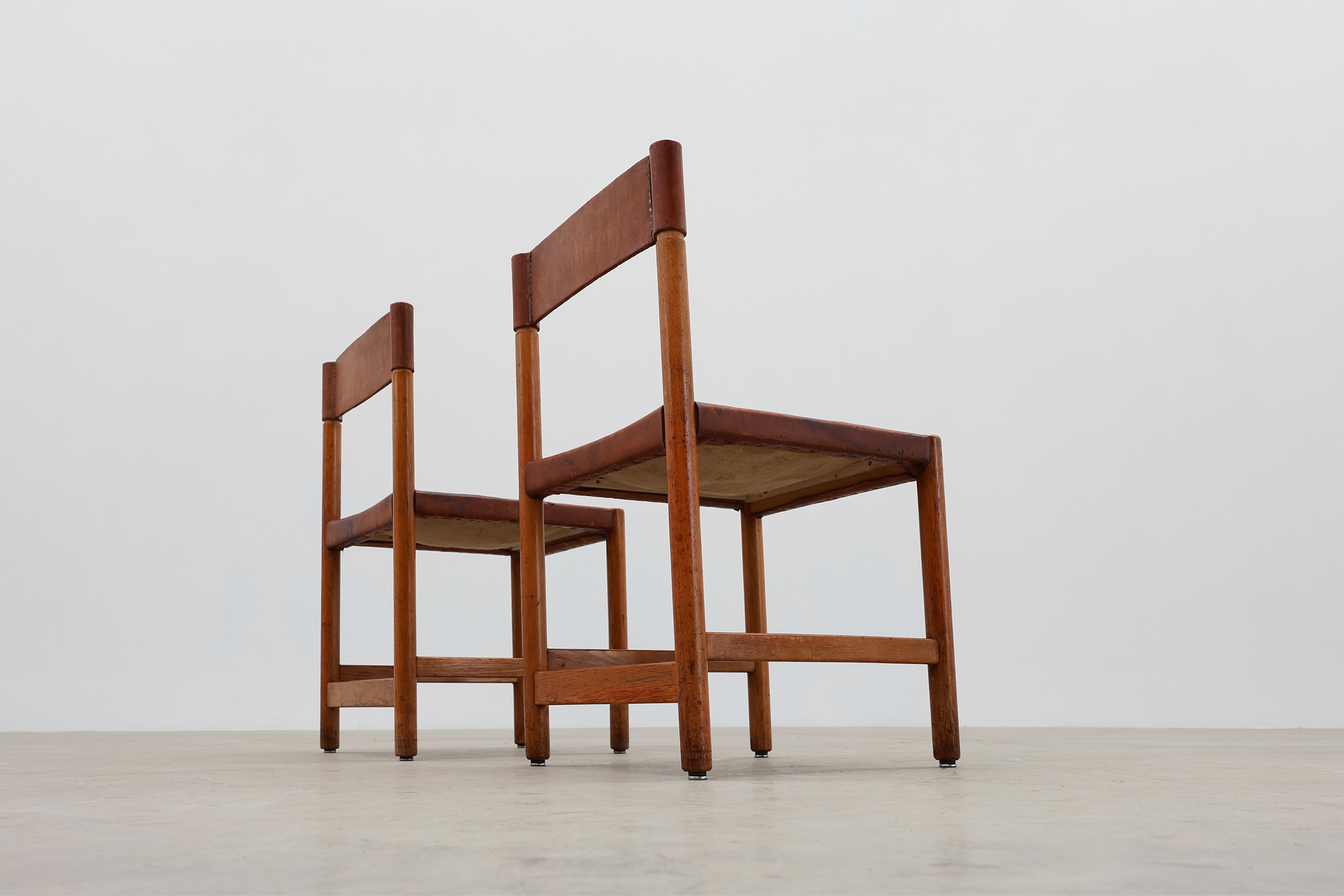 Pair of wood and leather Spanish chairs by Jordi Vilanova, ca. 1960thumbnail
